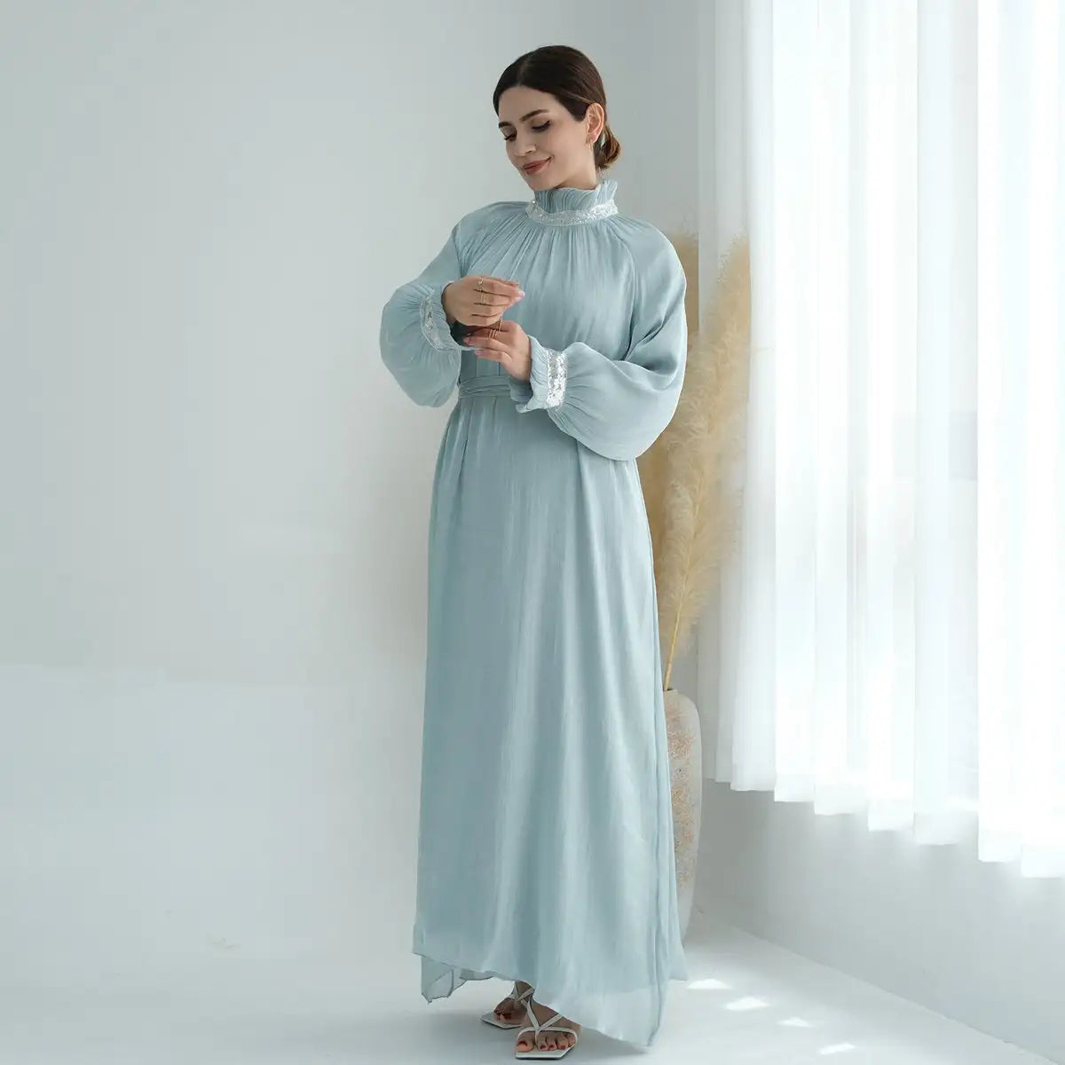 عباية نسائية مسلمة لامعة