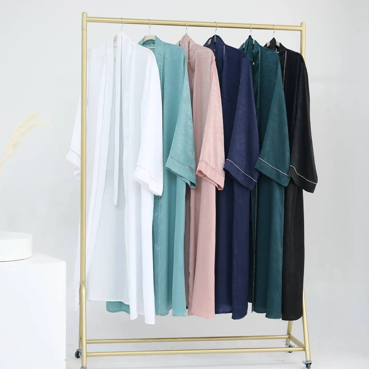 فستان عباية مفتوح من الساتان للنساء المسلمات