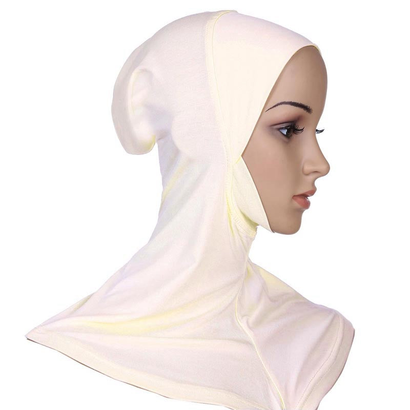نساء مسلمات يرتدين الحجاب الداخلي