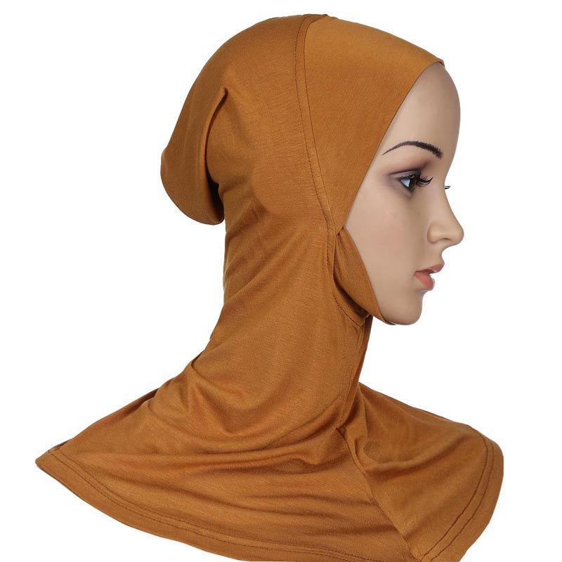 نساء مسلمات يرتدين الحجاب الداخلي