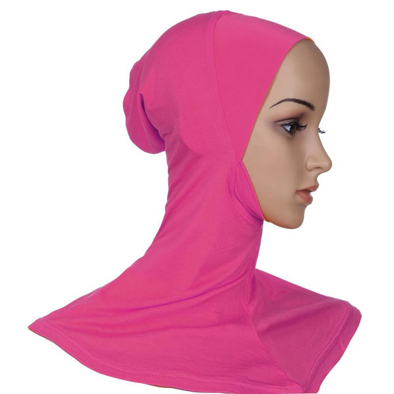 نساء مسلمات يرتدين الحجاب الداخلي