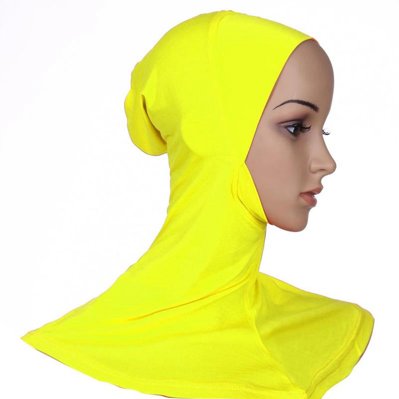 نساء مسلمات يرتدين الحجاب الداخلي