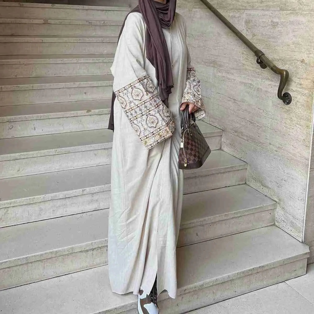 فستان عباية مفتوح بأكمام مطرزة ومحتشمة